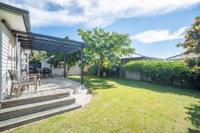 Photo of property in 4 Brett Place, Takaro, Palmerston North, 4412