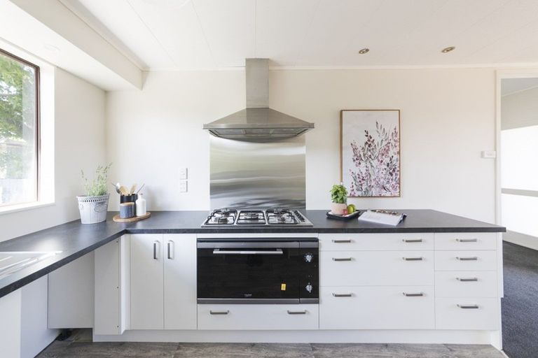 Photo of property in 3 Escort Grove, Awapuni, Palmerston North, 4412