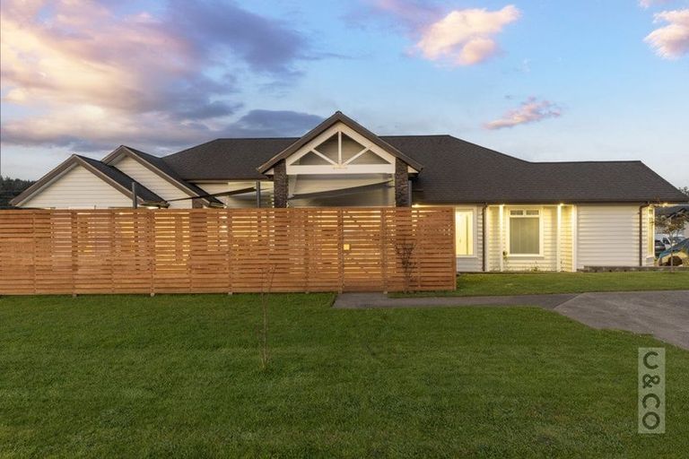 Photo of property in 121 Tapu Road, Huapai, Kumeu, 0810