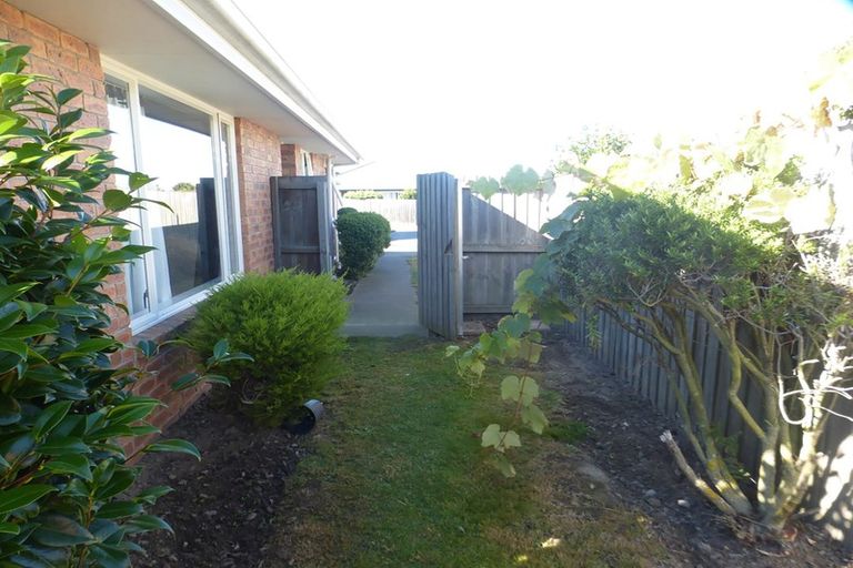 Photo of property in 12 Kydd Lane, Hornby, Christchurch, 8042
