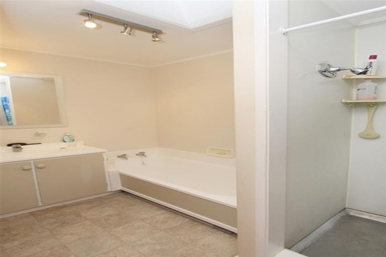 Photo of property in 1 Edgewater Grove, Orewa, 0931