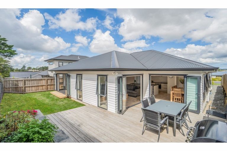 Photo of property in 30 Accolage Boulevard, Kumeu, 0810