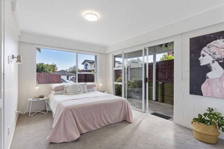 Photo of property in 90 Seabrook Avenue, New Lynn, Auckland, 0600