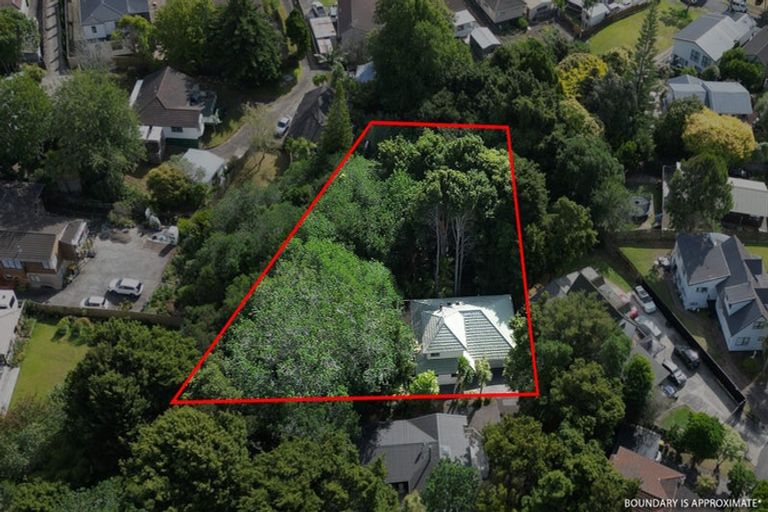 Photo of property in 16a Kingsclere Place, Goodwood Heights, Auckland, 2105