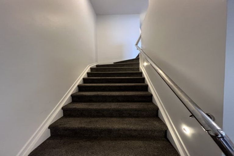 Photo of property in 6/13 Chilcott Road, Henderson, Auckland, 0612