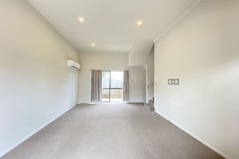 Photo of property in 2/2 Swan Hill Drive, Glen Eden, Auckland, 0602