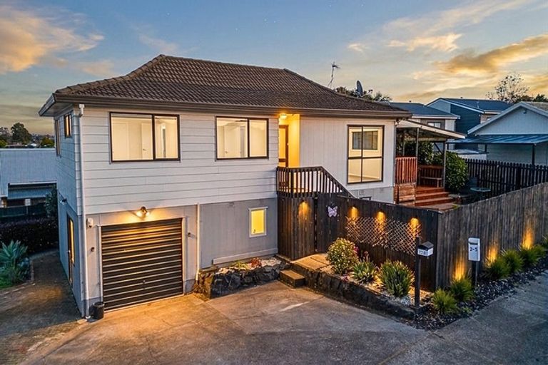 Photo of property in 1/5 Eulogy Place, Randwick Park, Auckland, 2105