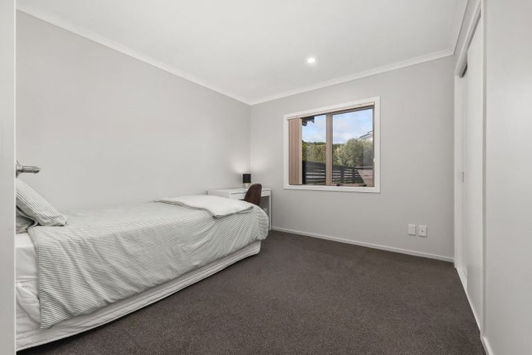Photo of property in 1 Greenstone Place, Aotea, Porirua, 5024