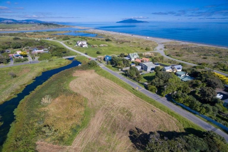 Photo of property in 34 Kapiti Lane, Otaki Beach, Otaki, 5512