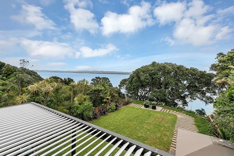Photo of property in 28 Valhalla Drive, Beach Haven, Auckland, 0626