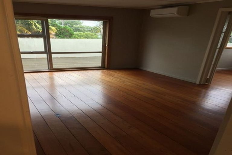 Photo of property in 4 Seymour Road, Sunnyvale, Auckland, 0612