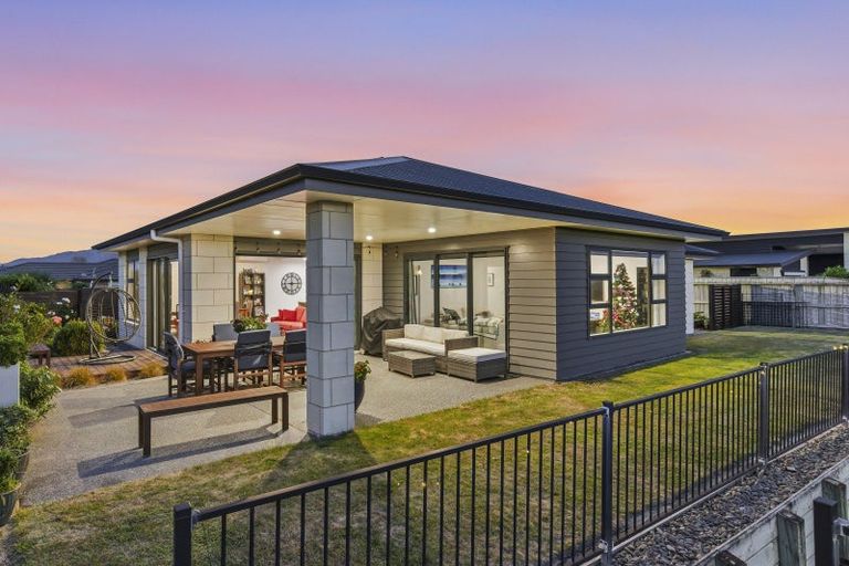 Photo of property in 19 Taranui Way, Paraparaumu Beach, Paraparaumu, 5032