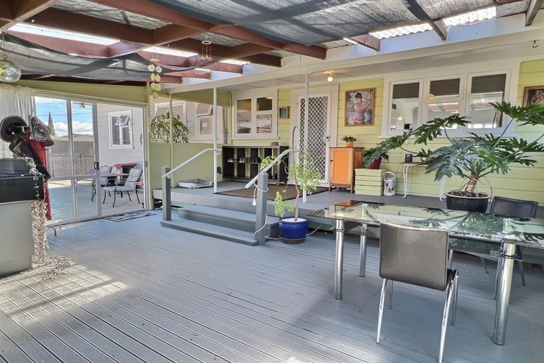 Photo of property in 82 Ferry Road, Clive, 4102