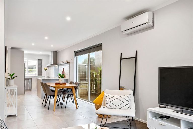 Photo of property in 4 Bomb Point Drive, Hobsonville, Auckland, 0616