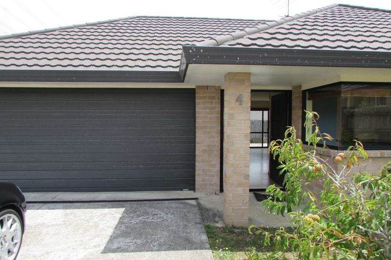 Photo of property in 4/8 Crewe Close, Albany, Auckland, 0632