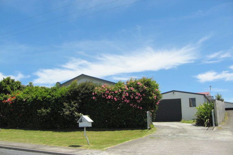 Photo of property in 5a Stevenson Road, Clarks Beach, 2122