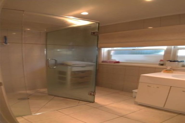 Photo of property in 2/198 Hurstmere Road, Takapuna, Auckland, 0622