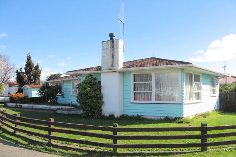 Photo of property in 2 Balmoral Street, Levin, 5510