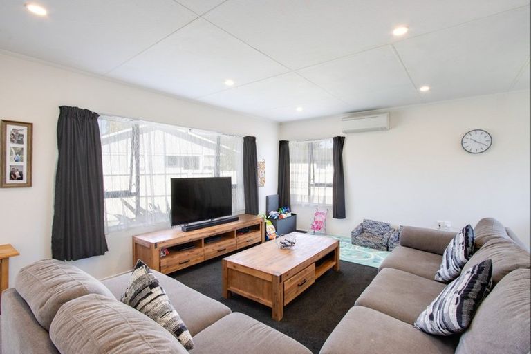 Photo of property in 10 Glamorgan Avenue, Tamatea, Napier, 4112