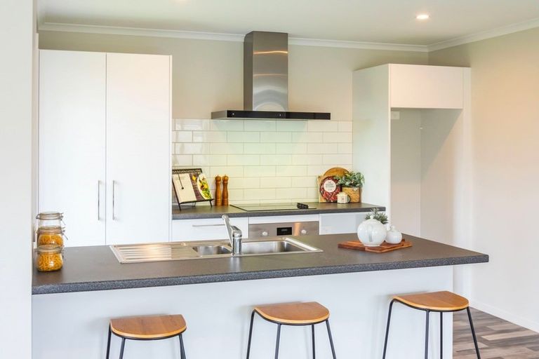 Photo of property in 7 Fairbairn Close, Halswell, Christchurch, 8025