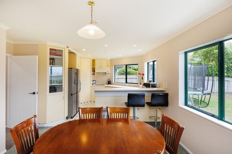 Photo of property in 140 Pacific Drive, Fitzherbert, Palmerston North, 4410