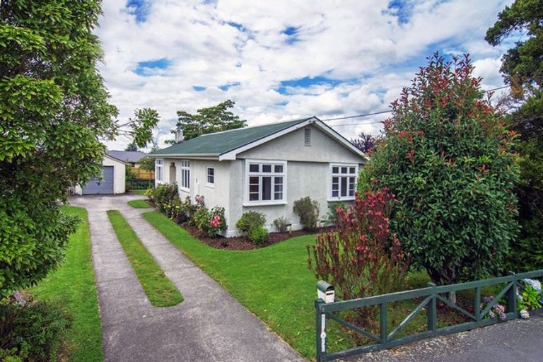 Photo of property in 6 Lansdowne Crescent, Lansdowne, Masterton, 5810
