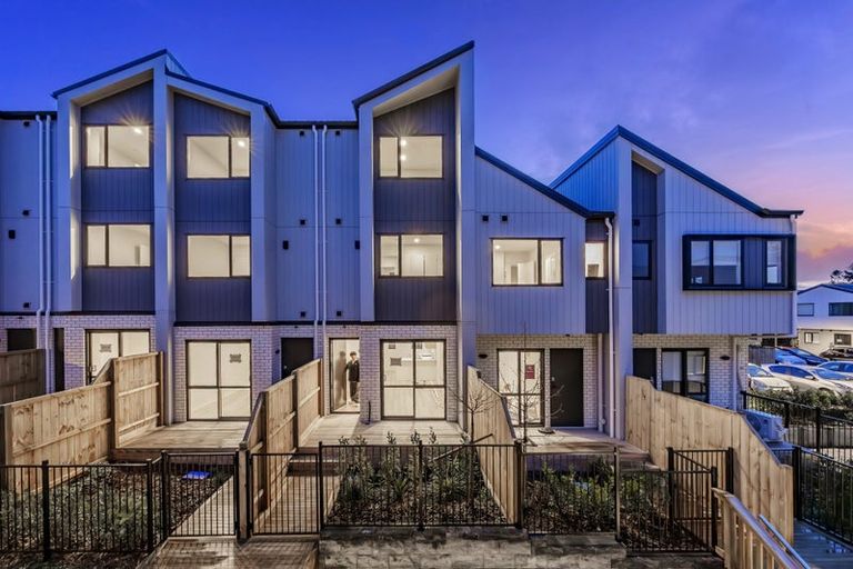 Photo of property in 13 Paetai Lane, Te Atatu Peninsula, 0610