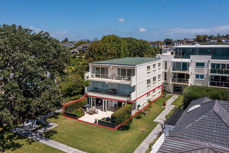 Photo of property in 1/21 Clifton Road, Hauraki, Auckland, 0622