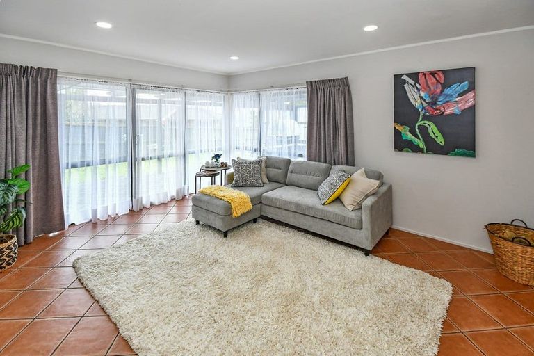 Photo of property in 187 Walter Strevens Drive, Conifer Grove, Takanini, 2112