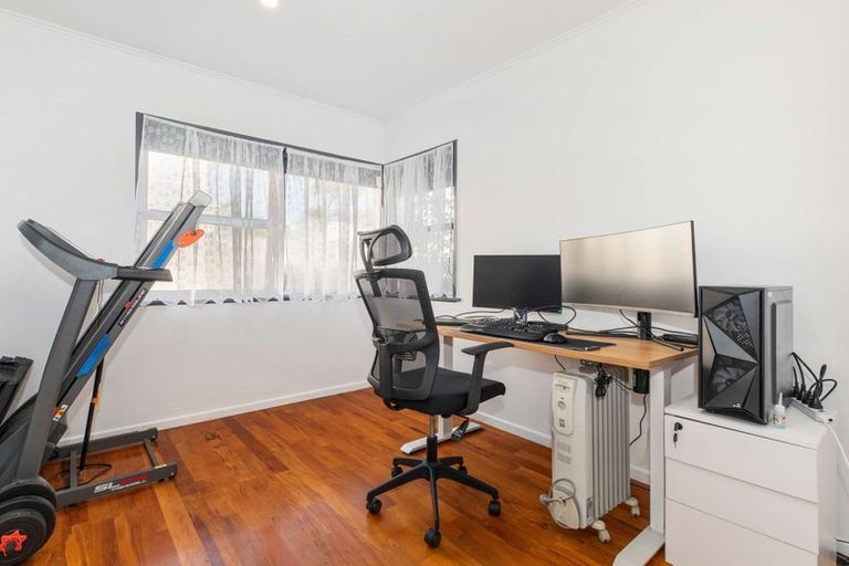 Photo of property in 20 Kirby Street, Glendene, Auckland, 0602