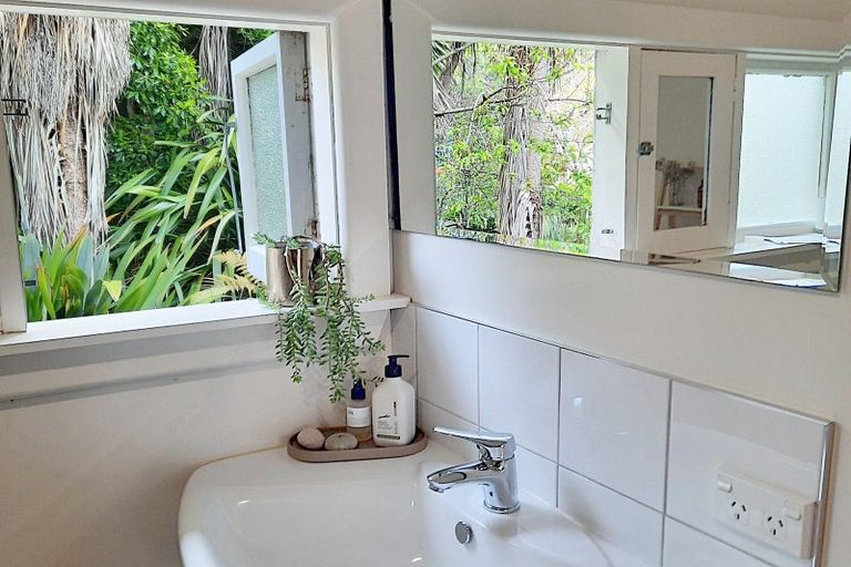 Photo of property in 36 Aratoro Place, Mount Pleasant, Christchurch, 8081