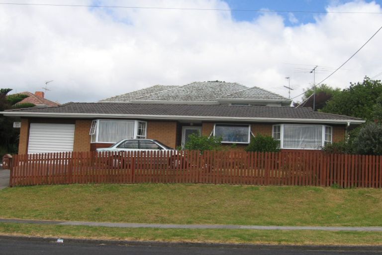 Photo of property in 1/4 Corunna Road, Milford, Auckland, 0620