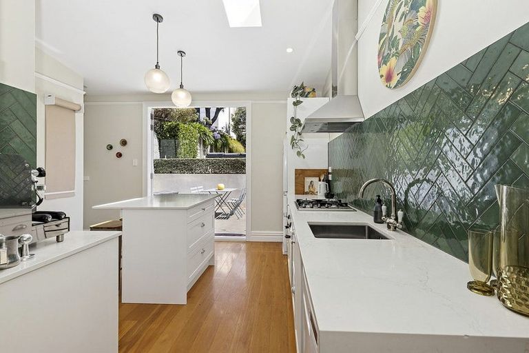 Photo of property in 8 Stanley Street, Berhampore, Wellington, 6023