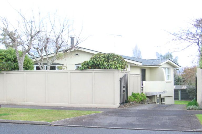 Photo of property in 17 Queenwood Avenue, Queenwood, Hamilton, 3210