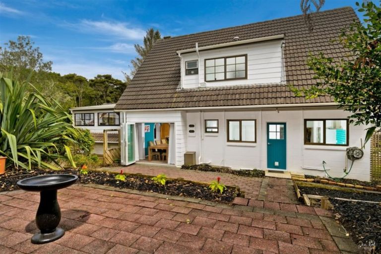 Photo of property in 84 Grassmere Road, Henderson Valley, Auckland, 0612