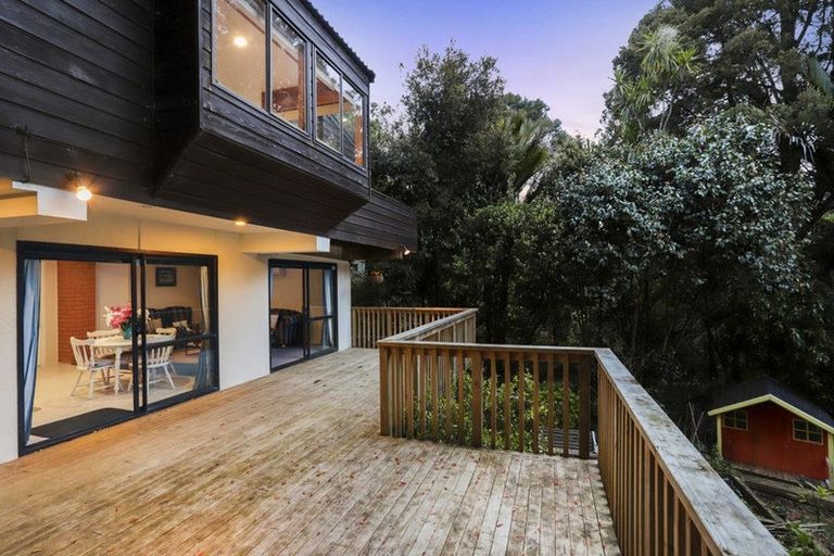Photo of property in 132 Woodlands Park Road, Titirangi, Auckland, 0604