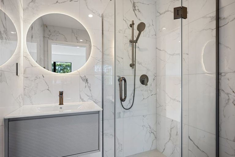 Photo of property in 5d Glendhu Road, Bayview, Auckland, 0629