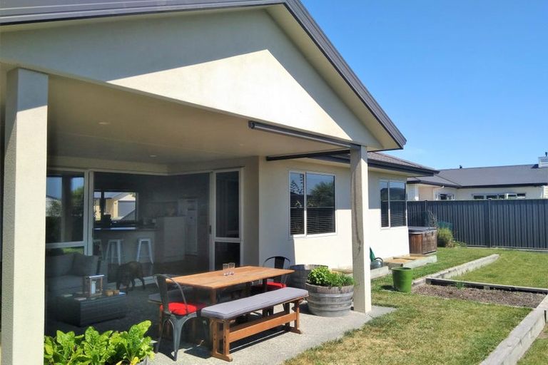 Photo of property in 19 Karoola Place, Havelock North, 4130