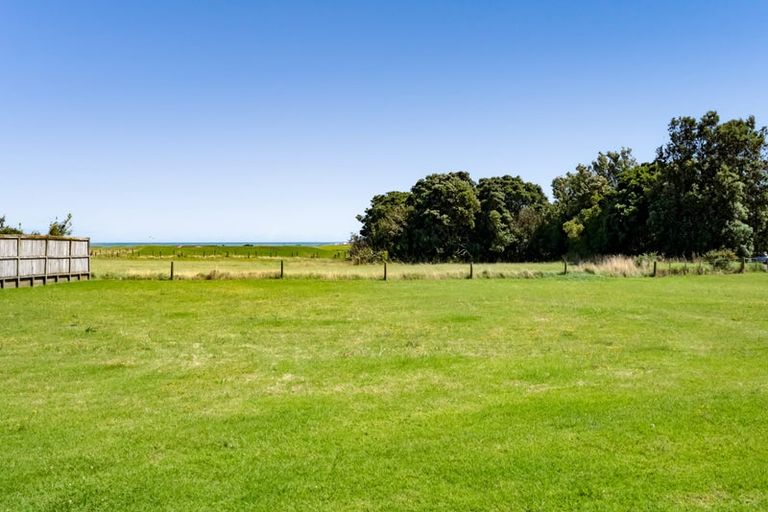 Photo of property in 25a Dolphin Parade, Bell Block, New Plymouth, 4312