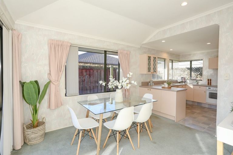 Photo of property in 11 Villa Grove, Ilam, Christchurch, 8041