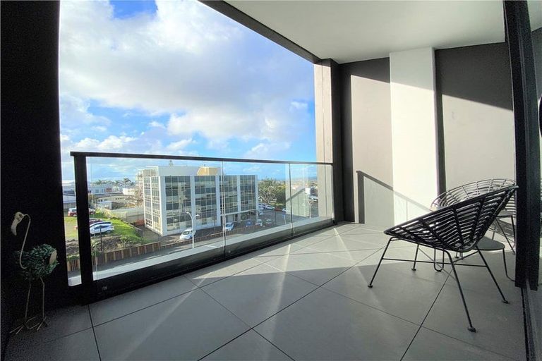 Photo of property in 408/19 Rawene Road, Birkenhead, Auckland, 0626
