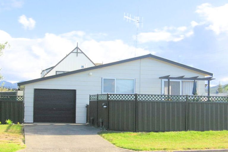 Photo of property in 121 Hetherington Road, Whangamata, 3620