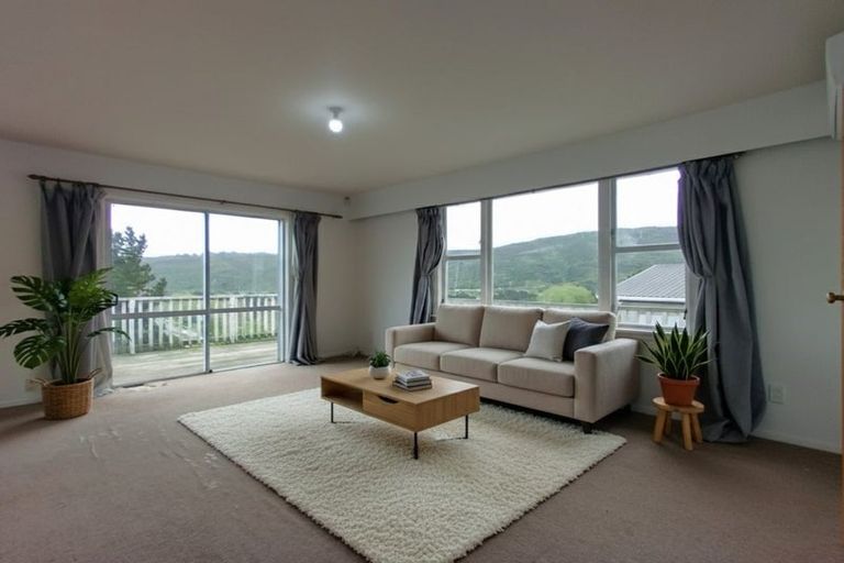 Photo of property in 32 Castle Crescent, Stokes Valley, Lower Hutt, 5019