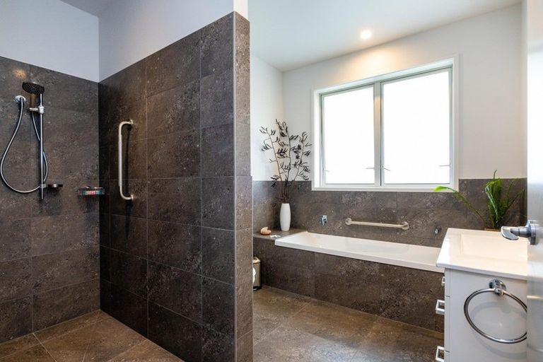 Photo of property in 27c Mill Road, Clive, 4102