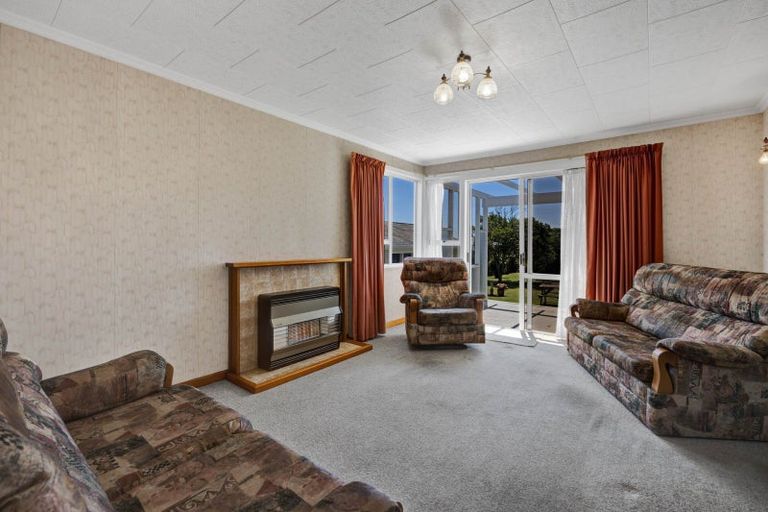 Photo of property in 13 Turakina Street, Merrilands, New Plymouth, 4312