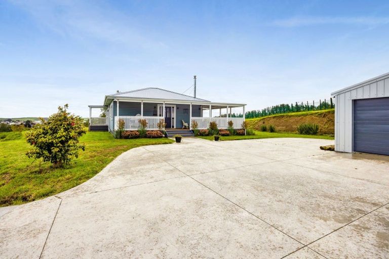 Photo of property in 43a Rawhitiroa Road, Eltham, 4398