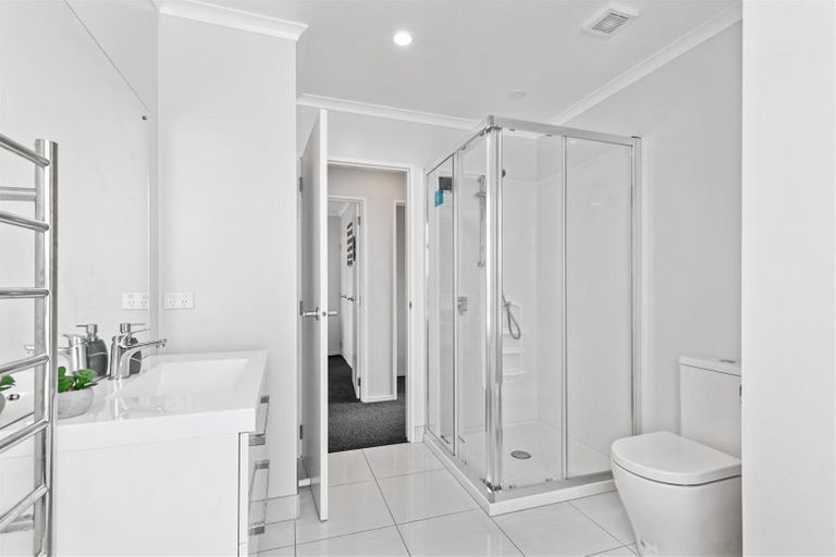 Photo of property in 5 Courage Road, Papakura, 2110