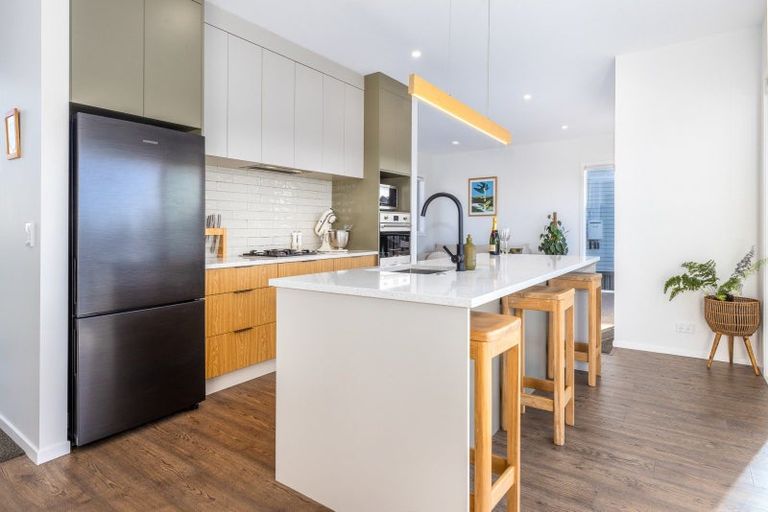 Photo of property in 32 Hokioi Drive, Kenepuru, Porirua, 5022