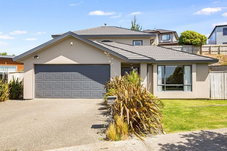 Photo of property in 15 Milford Street, Aotea, Porirua, 5024