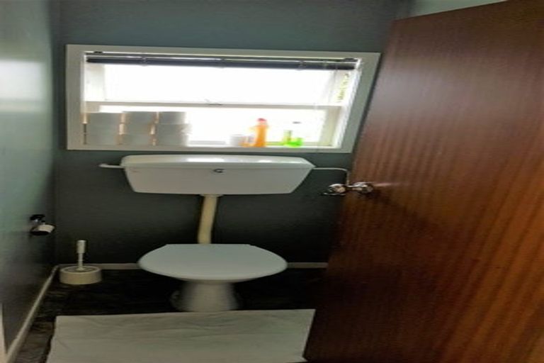 Photo of property in 2/31 Camelot Place, Glenfield, Auckland, 0629